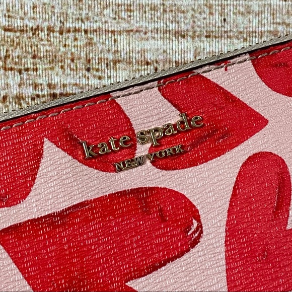 Kate Spade “Ever Fallen” Spencer Hearts Wristlet - Picture 3 of 14